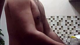 oh man, macho peladinho is lavando louças bent over in doggystyle gay amateurs fetish scene