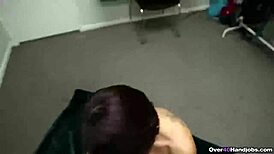 Super sexy mature woman gives handjob