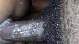 Femme chaude défoncée chatte trempée crème action chevauchée folle