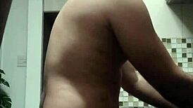 oh man, macho peladinho is lavando louças bent over in doggystyle gay amateurs fetish scene