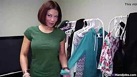 Super sexy mature woman gives handjob