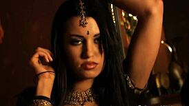 Indian Milf Dances Arousing Moves