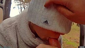 Milf pelacur lebuh raya bagi blowjob dengan cumshot muka