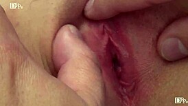 uika hoshikawa and ayasa kisaki compete in hairless pussy show