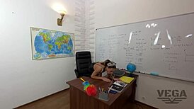 Lerares grijpt die dildo en gaat los!