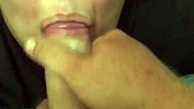 Ázsiai ajkak szopják a vágatlan farkam POV-ban