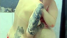 minha amiga chamou para banho, aproveitamos fodemos gostoso lésbicas