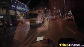 小さな18+アジアンレズビアン、濡れたマンコを指バン熱いアクション