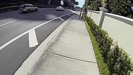 Brooke Wylde odhaľuje prirodzené prsia na drsné sanie