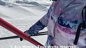 Ava Moore - Skieurs Catch Me Stuffing My Ass on Train!