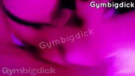 Par gay asiatiske amøber rider monsterpikke i bøjet røvknul og anal slikke!