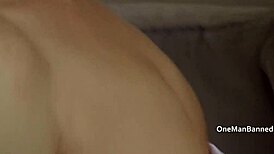 Nancy v krátkých šatech a vysokých podpatcích se připravuje na intenzivní prdelní jebání