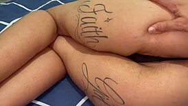 encontrei minha enteada na cama só de calcinha e meti sem camisinha