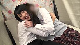 teen friends daringly hook up for cash