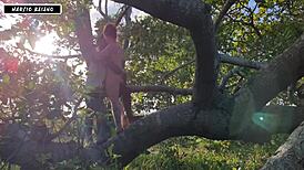 Garota Offers Herself to Hung Stud in Amazon Forest