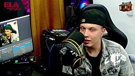 Gih spanic coloca a ruiva cavala de quatro na mesa do podcast so para mostrar o seu cuzinho rosa - pupum no barraco - ela manda