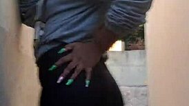 Love seeing girlfriend in tight pants on street