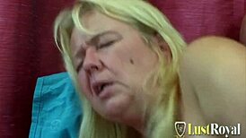 หนุ่มหนาเย็ดหีสุนัขหญิงสาวผมบลอนด์ Mommy Jaja ด้านชั่วของเธอเปล่งประกาย