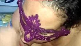 Sleduj tu zralou BBW kurvu jak si trhá a dojí čurák v spodním prádle