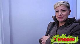 يا، أمي الزوجية المطلقة تحتاج تجرب زب أسود لأول مرة!