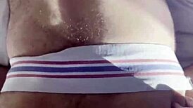 Little Bear yarrak için yalvarıyor