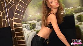 come check my sexy teen body, slim in tight jeans, so hot