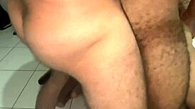 Orgia Entre Dotados Bareback Delicia De Cavalos Dotados Macetando Um Passivo Que Gozou 4 Vezes Em Seguida!