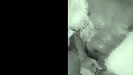 sexy amateurs playing in bathtub for cumshot!