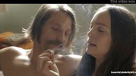 Jodi Balfour ragyog a Quarry S01E01-ben elbűvölő bájjal