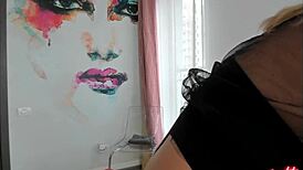 Gledaj ovu seksualnu donju vešu blondi sa velikim sisama klouz ap!