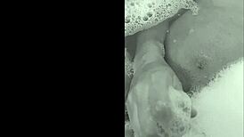 sexy amateurs playing in bathtub for cumshot!