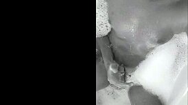 sexy amateurs playing in bathtub for cumshot!