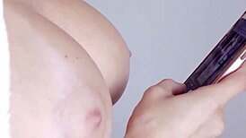 Madrasta picante en pantimedias se come polvo rudo duro