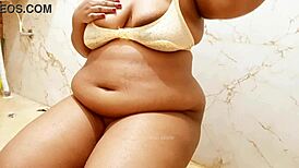 oh man, indian college chick showin her huge boobs!