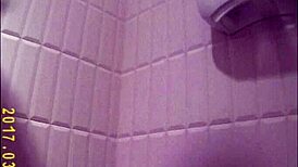 شاهد هذه الكس الروسية الجميلة تبول قريب في مجموعة كام مخفي