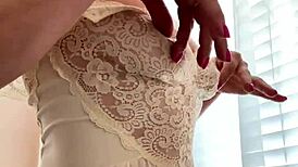 Hej, drømmer du om en milfs våde puffede klit?