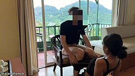 Follando a una chica de 18 con vistas locas de Tailandia en video casero