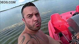 Wild Tretboot-Fick Mitten Auf Dem See with Big Ass Blonde!