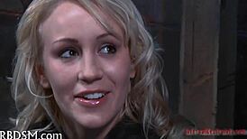 Секси роби се чукат яко в мисионерска и орално