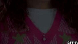 Nerd kız arkadaşlar gece kulübü kitap kulübü dörtlüsünde sik paylaşıyor