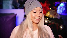 College girl with big butt shakes it online for quick cash