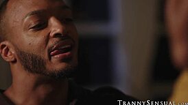 La naiba! Tranny roșcată kinky Rubi Maxim călărește pulă neagră mare bareback tare