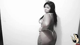 Uh, banyoda mastürbasyon yapan benim fragmanım, büyük am dudakları, Suellen Santos.