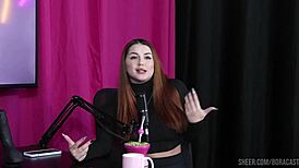 Safada sa vyzlečie, pička olízaná, mokrá po rozprávaní o fetišoch.