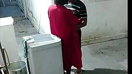 meu vizinho me viu pelada varrendo e me botou pra mama gay mommy