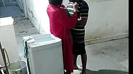 meu vizinho me viu pelada varrendo e me botou pra mama gay mommy