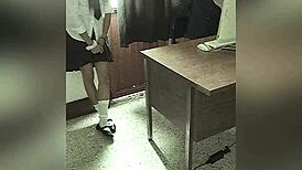 Meksikansk student lar lærer kneppe henne på kontoret for bedre karakter