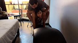 Cara golosa coge, no resiste y llora al meterle anal, grita que rico.