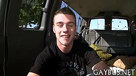 게이 남자한테 즐거운 블로잡 받기