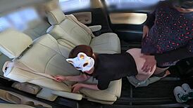 Интенсивная ебля в машине у домашней гей-пары